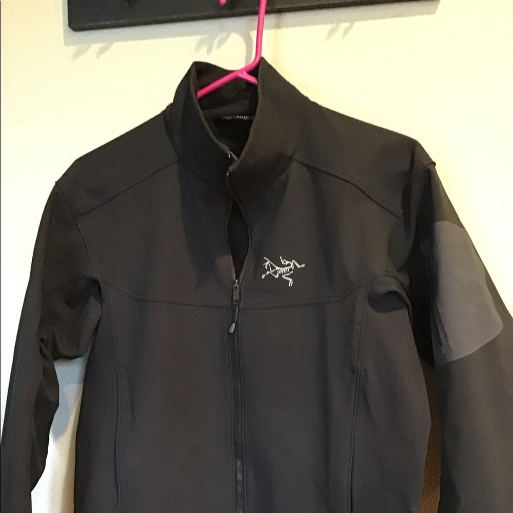 Arc’teryx Epsilon LT men’s jacket small +bonus hat